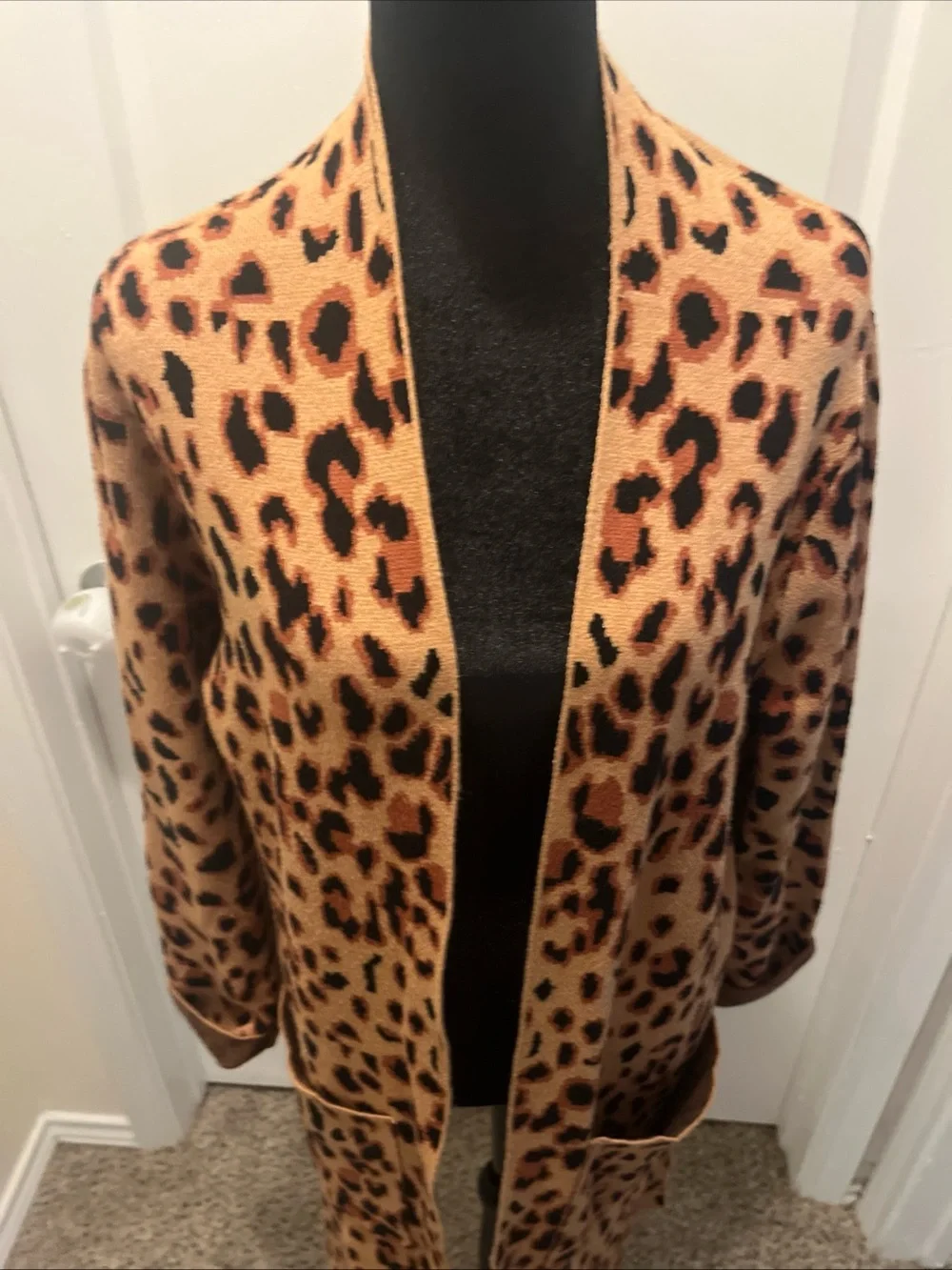 Rachel Zoe Leopard Print Cardigan Soft Size Large Front Pockets - Picture 4 of 11